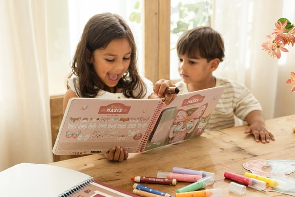 Little Dutch Kreatywny zeszyt z nożyczkami Rosa & Friends